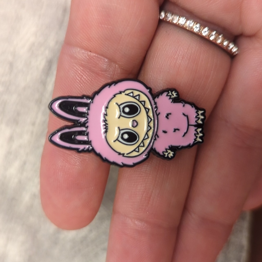 🩷 Labubu - Enamel Pin - Picture 2 of 5